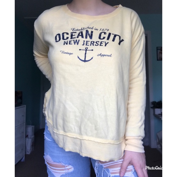 Yellow vintage ocean city sweater - Picture 1 of 2